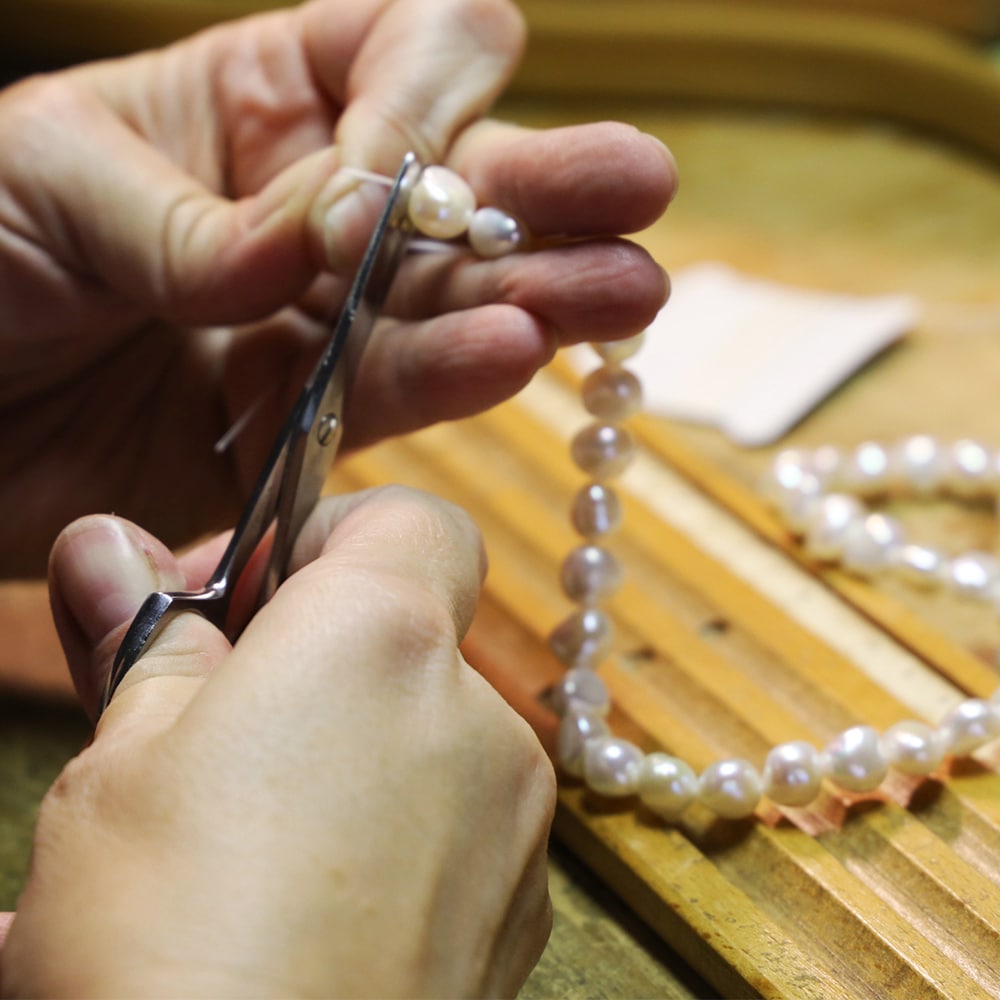 Perlenketten knüpfen und reparieren Juwelier Brandstetter Wien