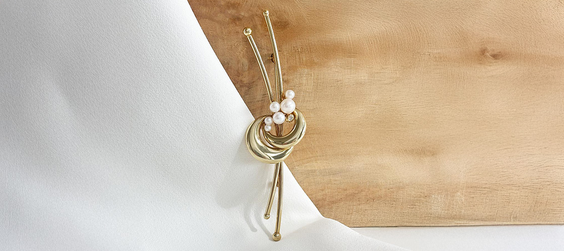 Broschen aus Gold von Juwelier Brandstetter Wien