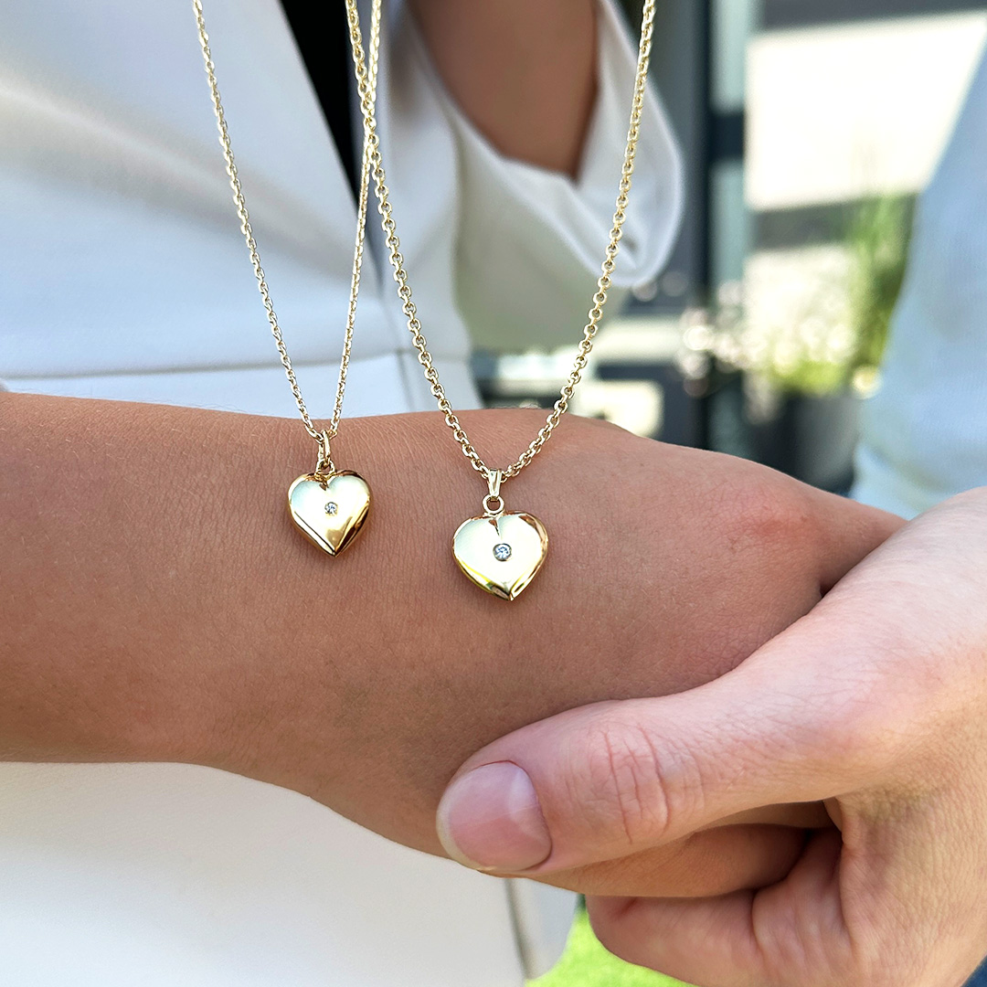 Geschenke-zur-Geburt-Mama-Herzanhänger-Juwelier-Brandstetter-Wien