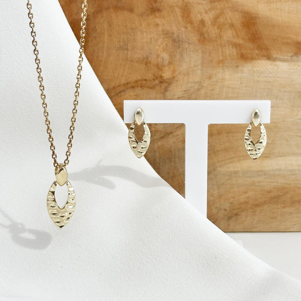 Geschenke zur Matura zarter Goldschmuck für Mädchen