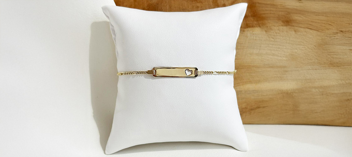 Schildarmbänder für Kinder aus Gold von Juwelier Brandstetter Wien