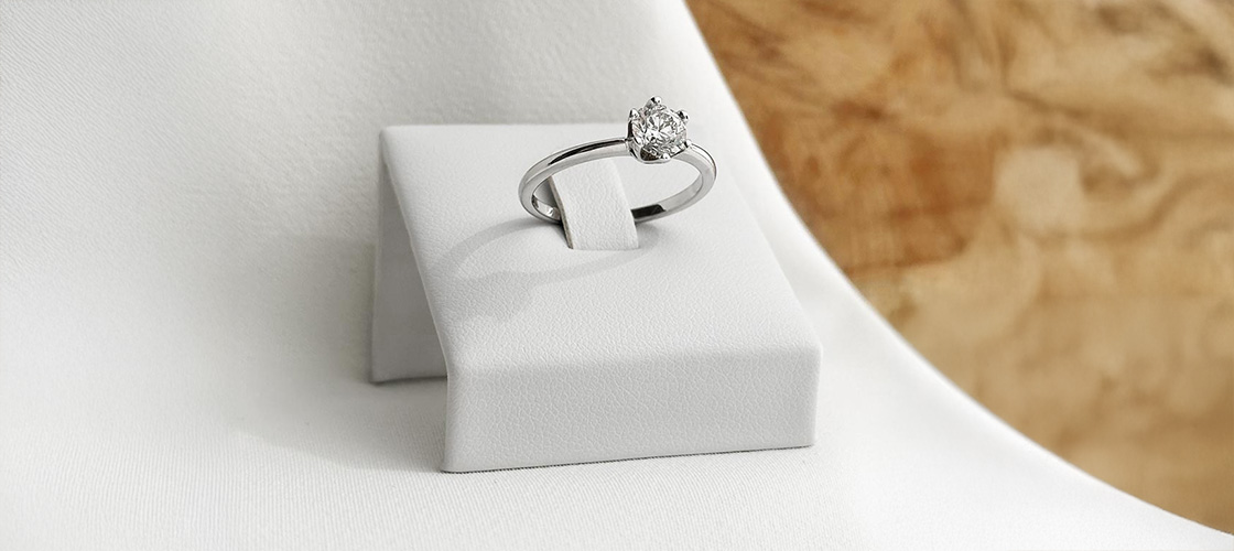 Solitärringe aus Gold von Juwelier Brandstetter Wien