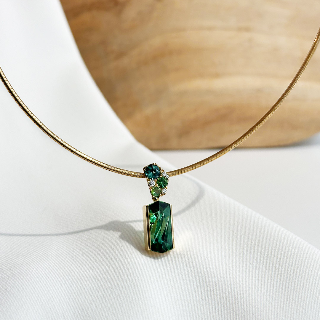 Halsreifen und Anhänger Juwelier Brandstetter 3