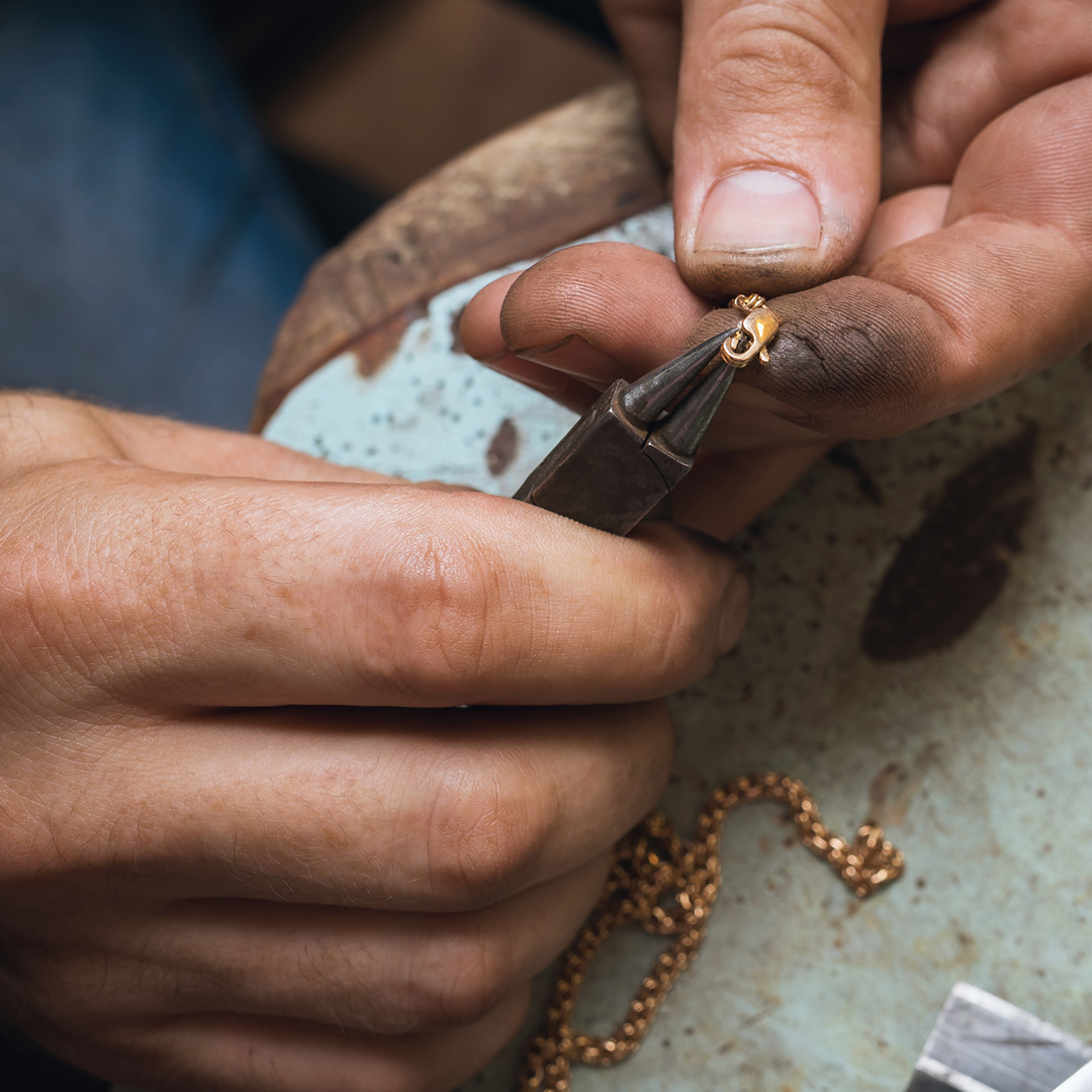 Halsschmuck Verschluss reparieren