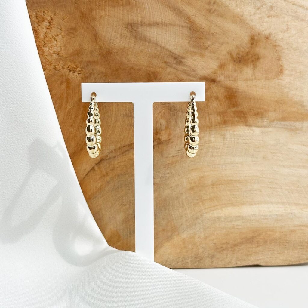 Creolen aus 585er Gelbgold in moderner Kugeloptik, 25mm Durchmesser, als elegante Frontaufnahme präsentiert.