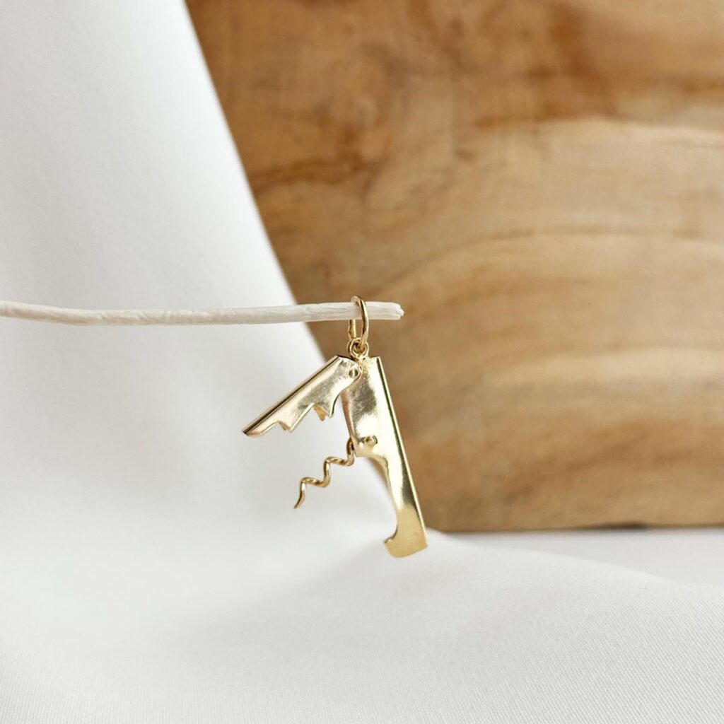 Korkenzieher-Anhänger aus 585 Gelbgold in geöffneter Form, ca. 25mm, als elegante Nahaufnahme.