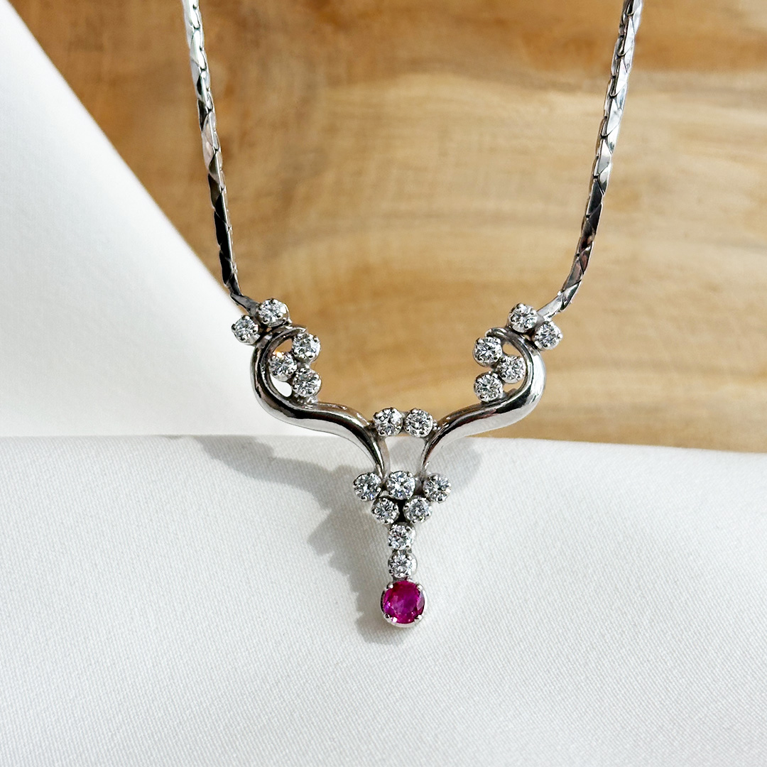 Weißgoldcollier mt Brillant und Rubin Juwelier Brandstetter Wien